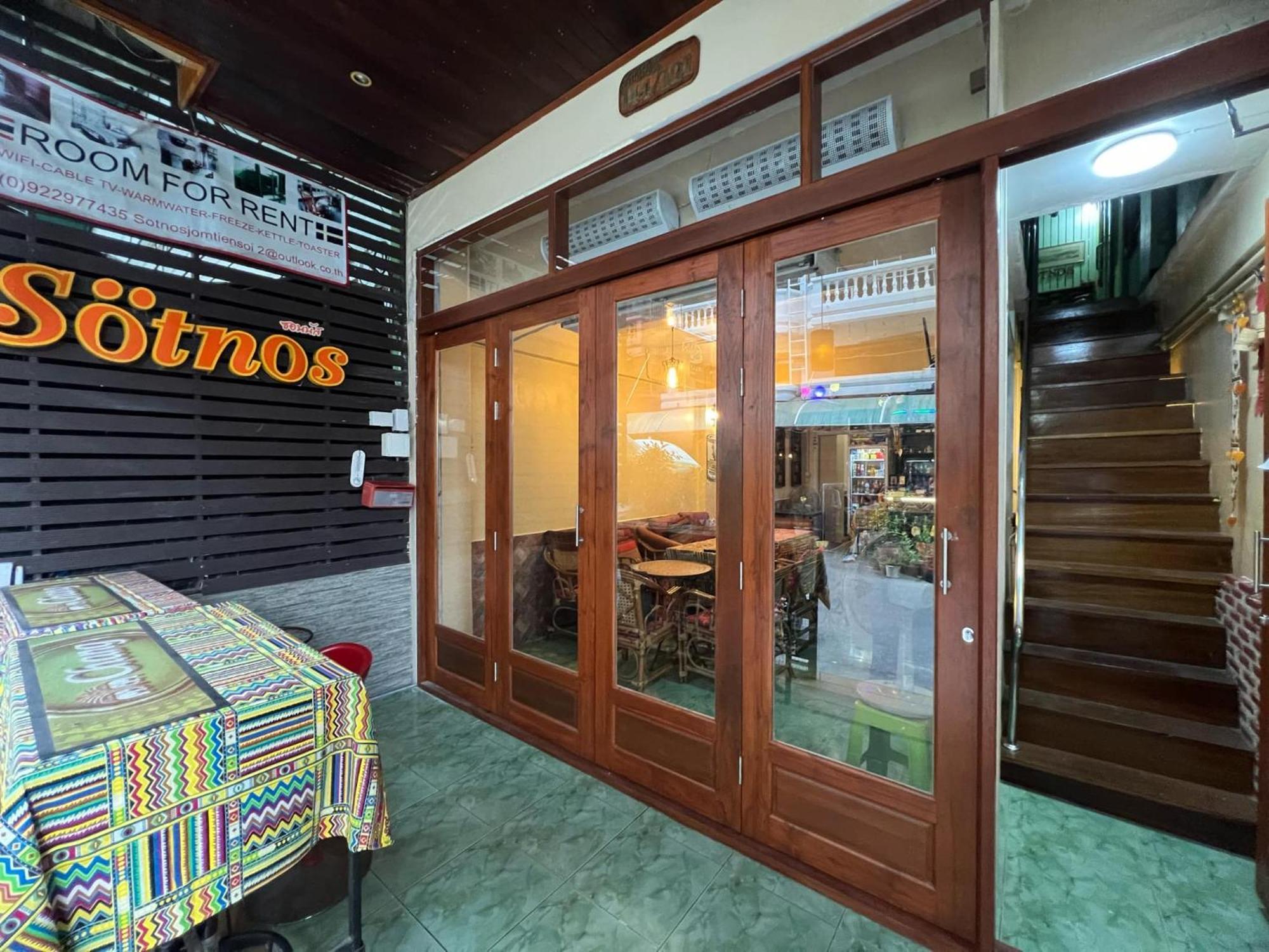 Soetnos Hotel Jomtien Beach Exterior photo